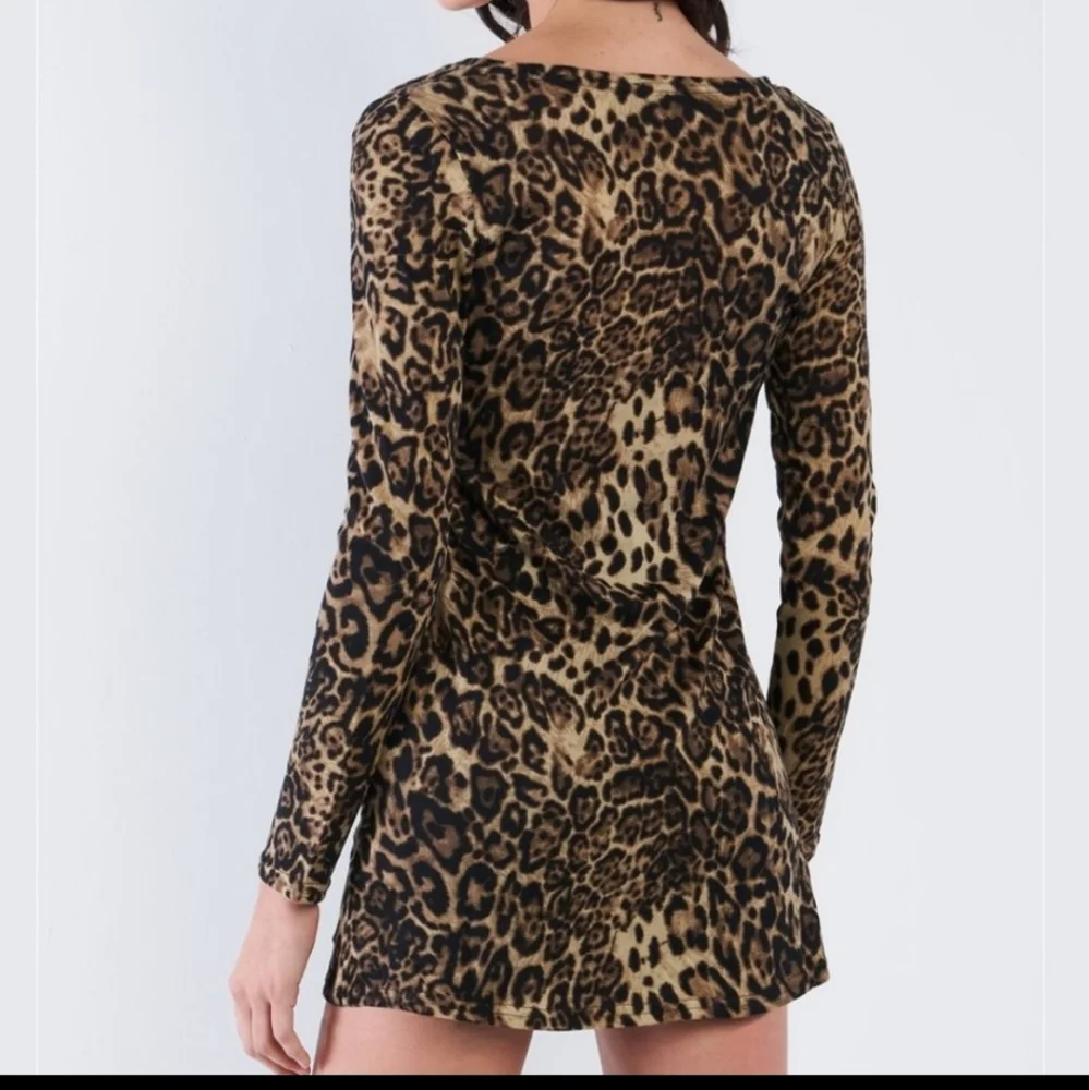 Button Down tunic dress in Leopard - Picture 3 of 5